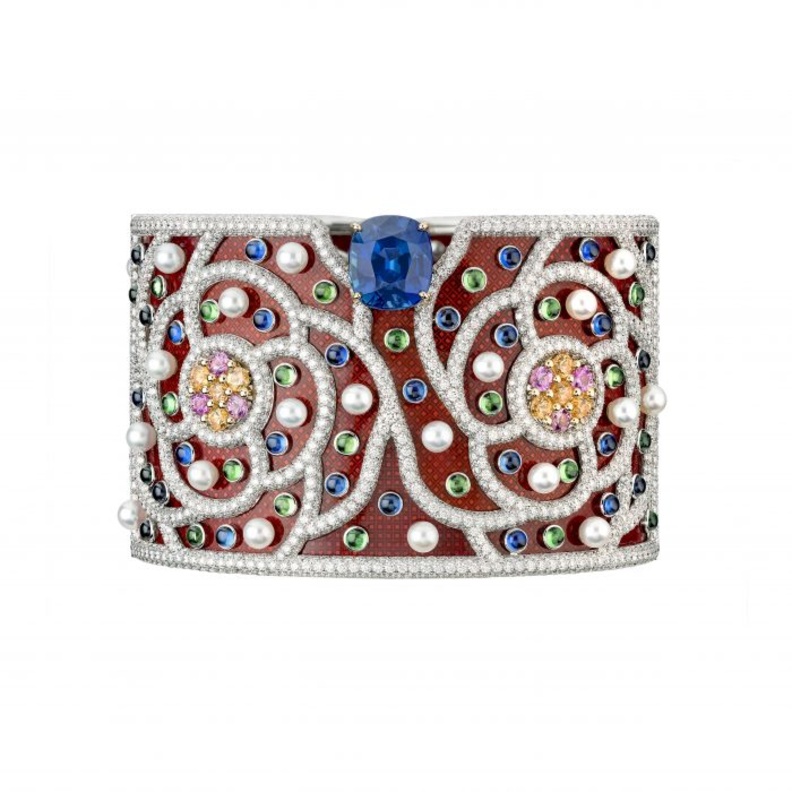 اسوارة مع أحجار كريمة من مجوهرات شانيل Chanel