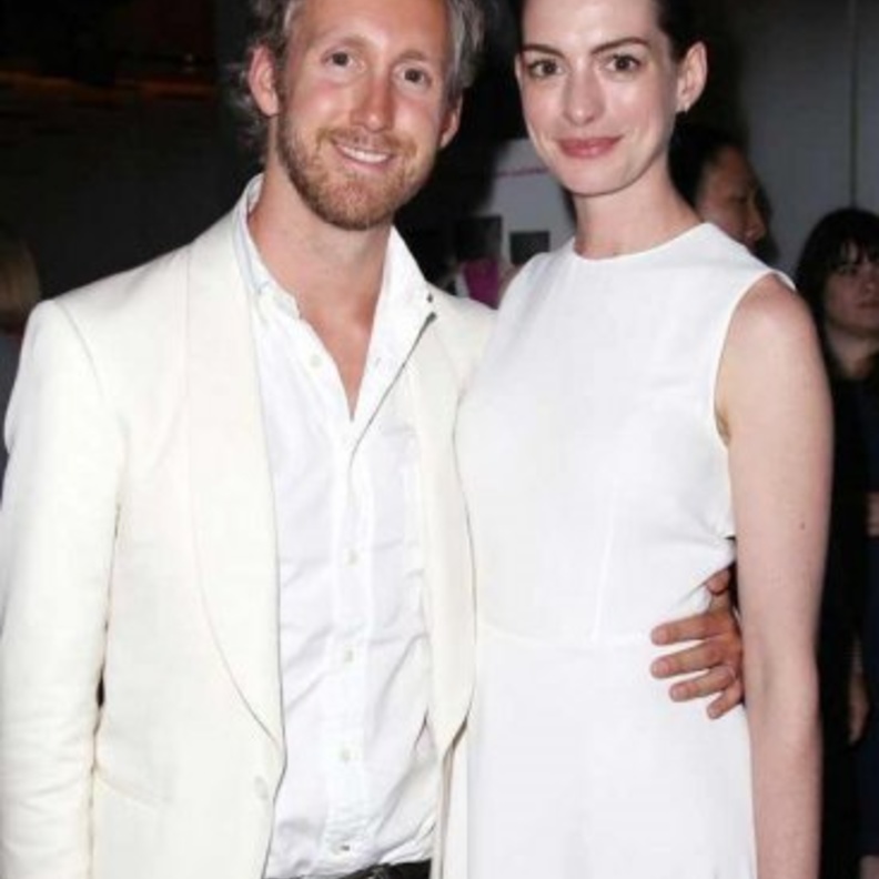 آن هاثاواي وزوجها أدم شولمان