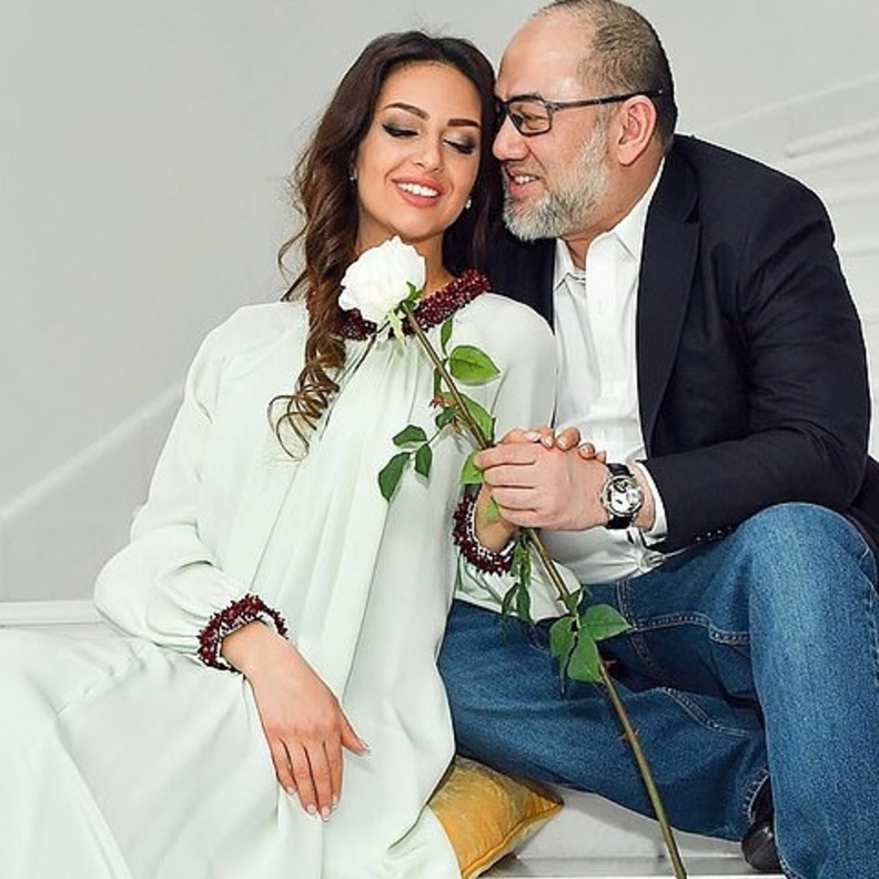 انتقادات كثيرة واجهها زواج ملك ماليزيا السابق من ريحانة أوكسانا فيوفودينا