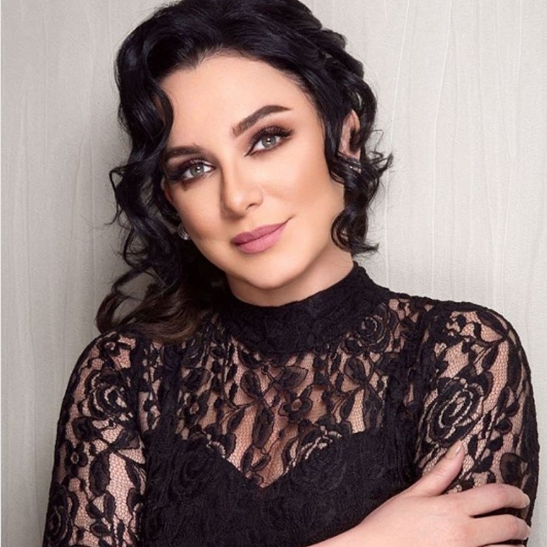 سلاف فواخرجي تتميز بجمالها المميز