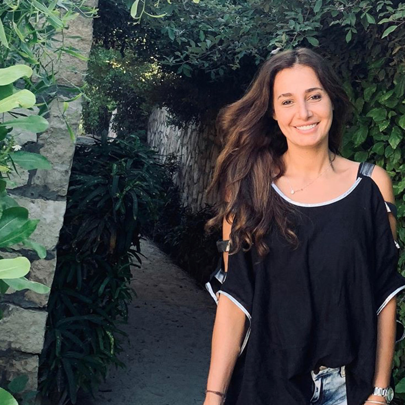 النجمة حلا شيحة تشارك متابعيها صورة جميلة من عطلتها الصيفية 