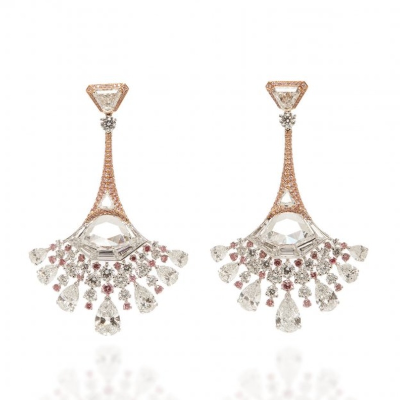 أقراط متدلية من الذهب مرصعة بالماسات وحجر القمر بقطع دمعة من Mindi Mond