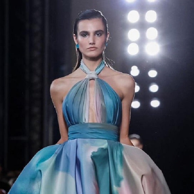 فستان من مجموعة زهير مراد