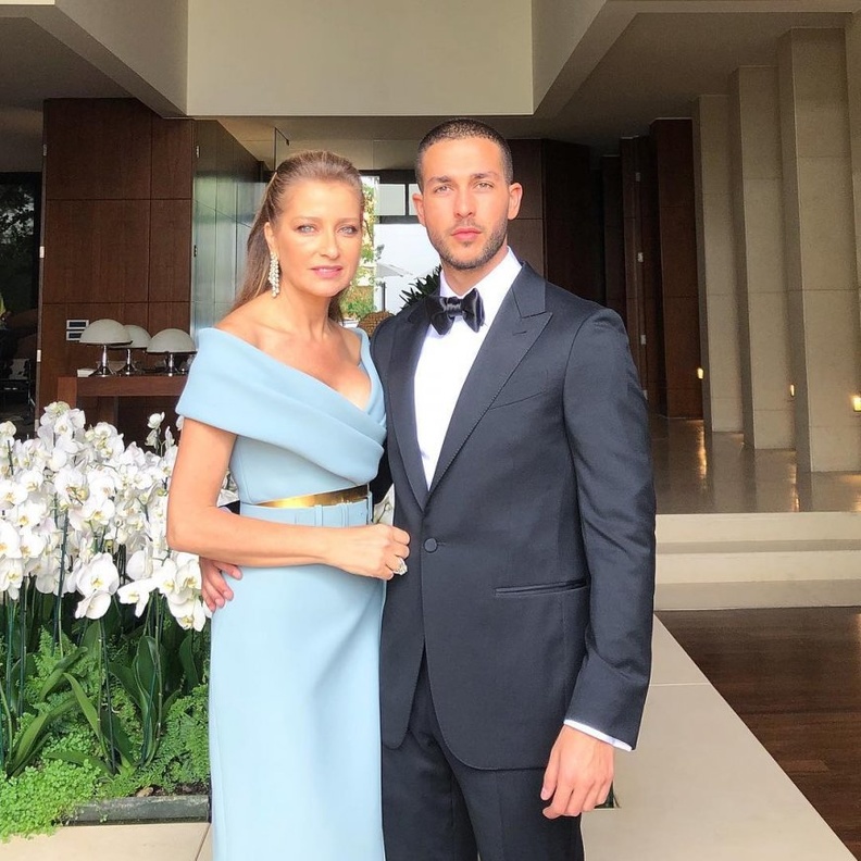 المصمم ايلي صعب مع ابنائه الثلاثة