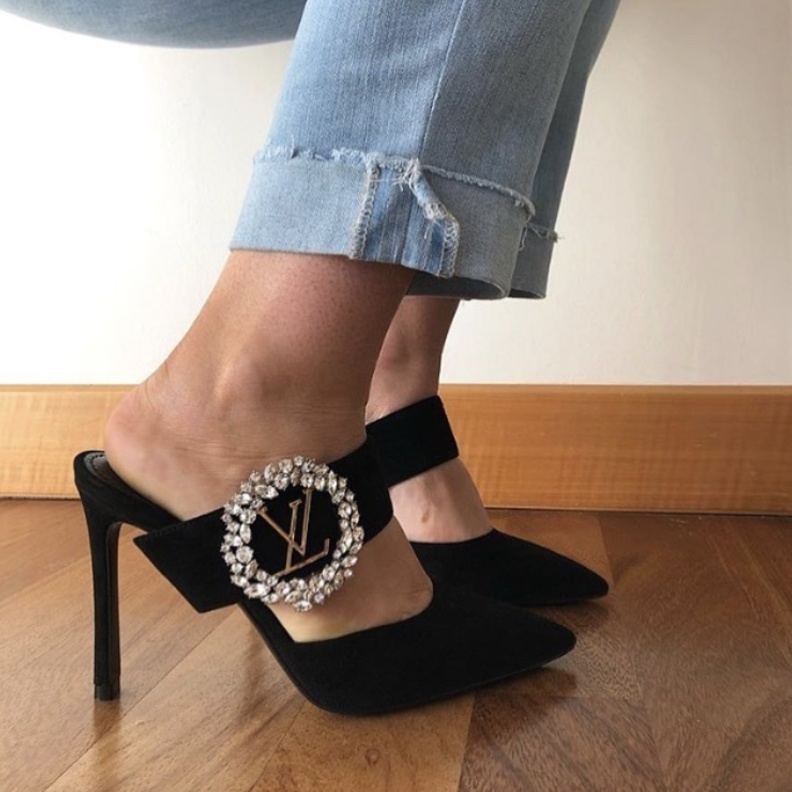 أبرز تصاميم احذية كعب فاخرة لمناسبات الصيف