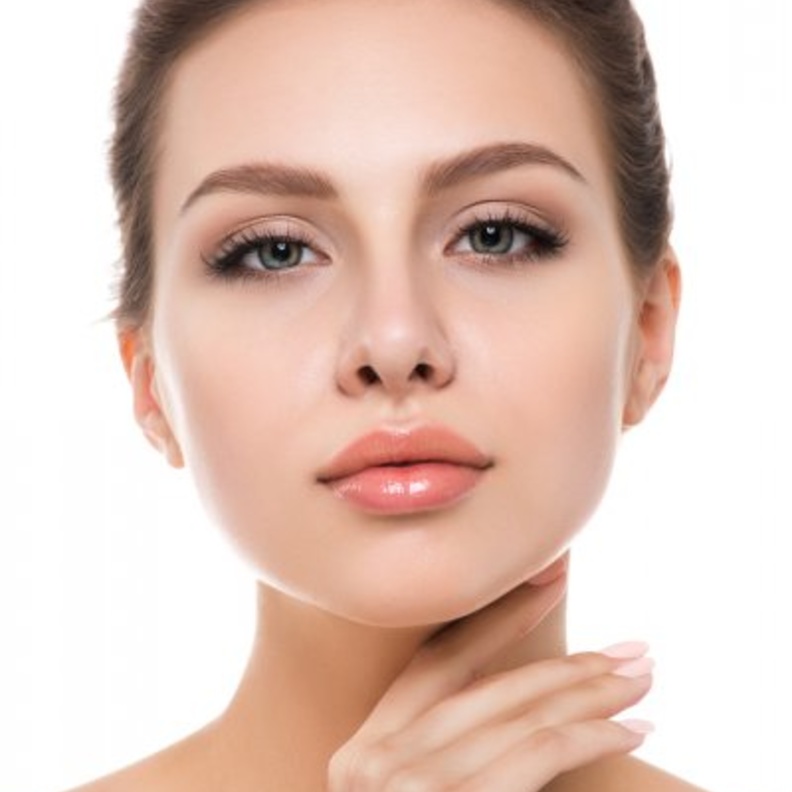 تعرفي على طريقة استخدام زيت النعناع لتكبير الشفاه