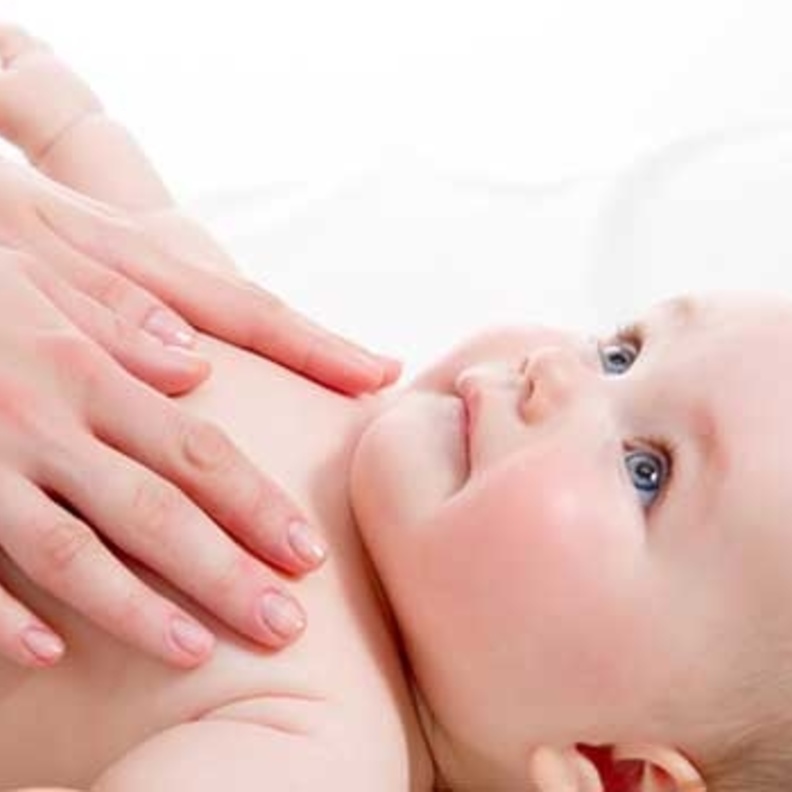 أفضل زيوت التدليك لجسم الأطفال الرضع للمساعدة على النوم