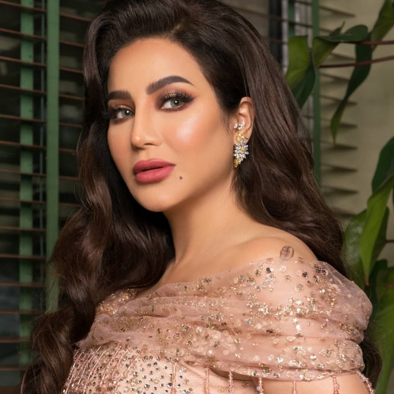 أجدد مكياج برونزي طبّقيه على طريقة الجميلة لجين عمران