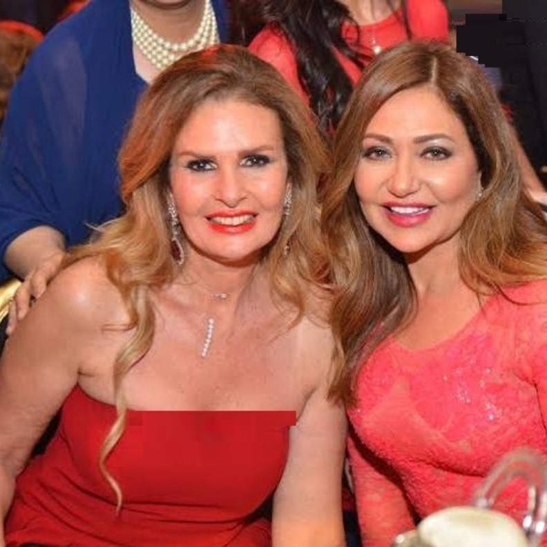 ليلى علوي تحتفل بيوم الصداقة العالمي مع يسرا