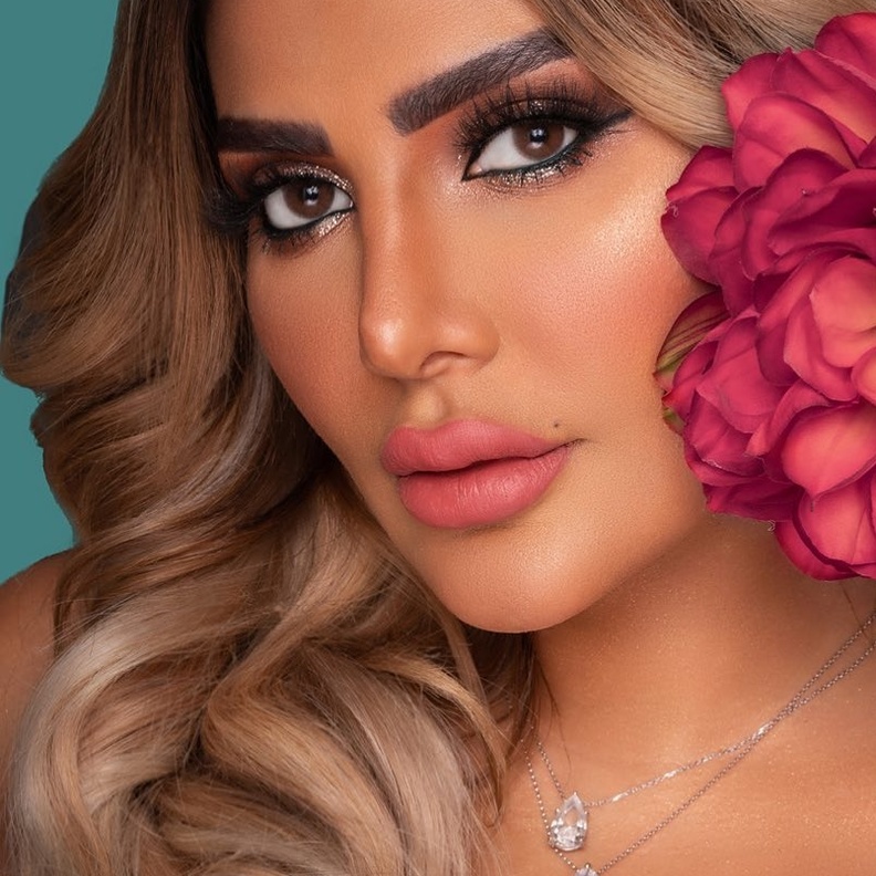 استوحي رسمة مكياج العيون البرونزية من بثينة الرئيسي