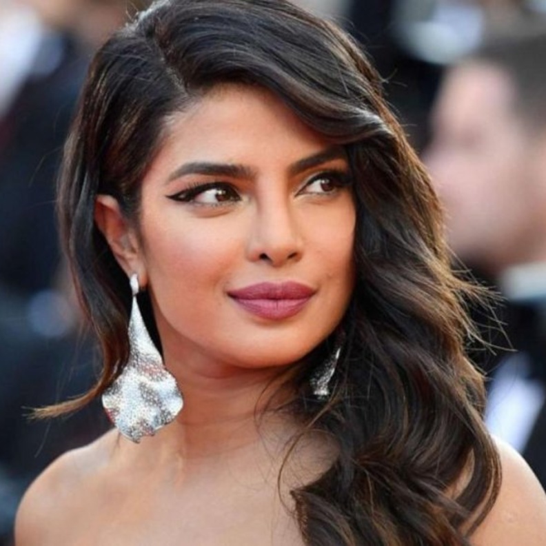  بريانكا تشوبرا Priyanka Chopra سعيدة بالجولة الموسيقية لزوجها