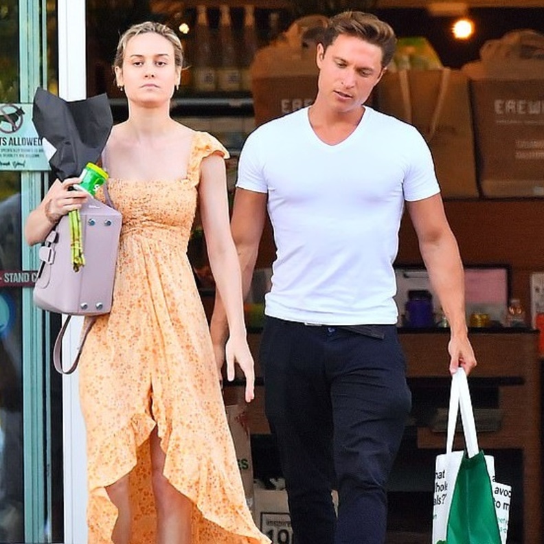 بري لارسون وحبيبها الجديد