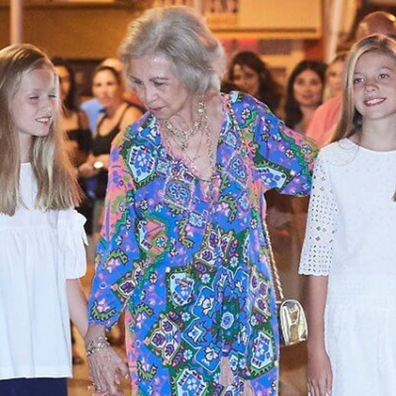 العائلة المالكة الإسبانية في باليه بحيرة البجع