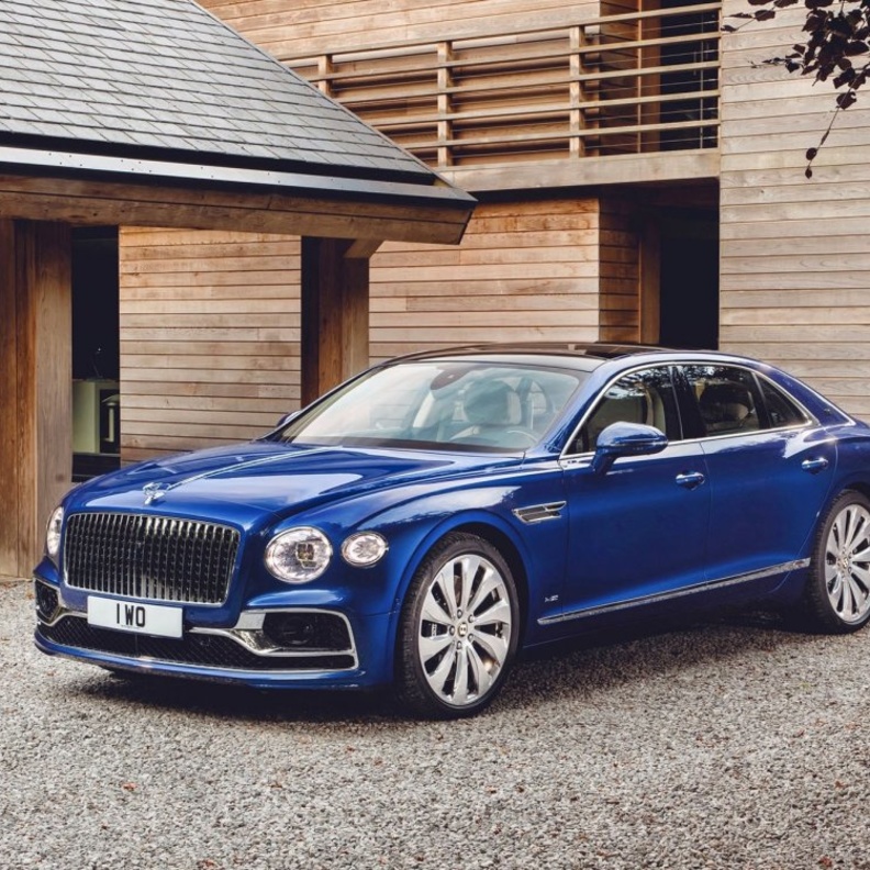 بنتلي تقدم الإصدار الخاص "First Edition" من سيارتها "Flying Spur"
