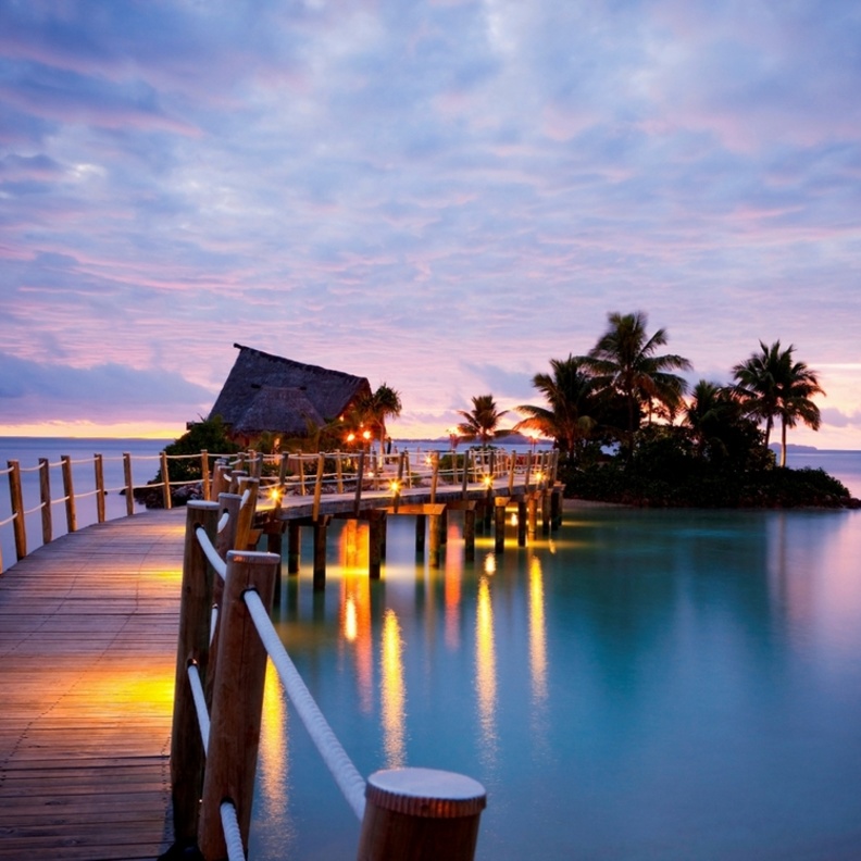  إدعيه على العشاء في مكان رومانسي فخم لانه يحب الاماكن الراقية