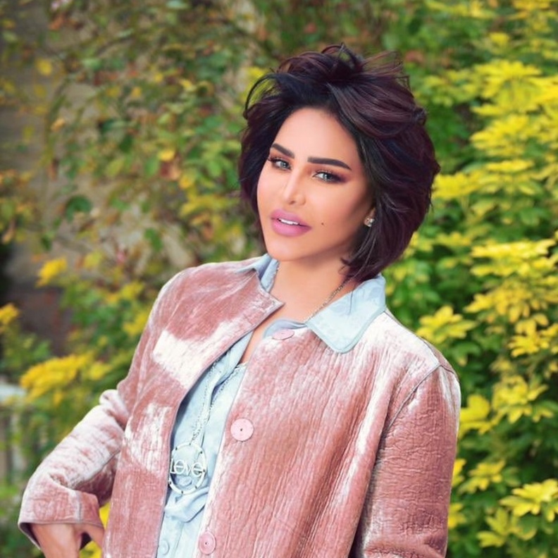 احلام تناشد الدعاء لفجر السعيد