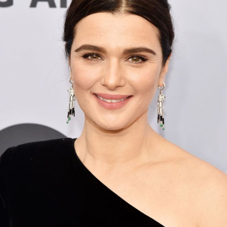 ريتشل وايز بزوج أقراط Faune et Flore الأنيقة من ماركة Cartier 