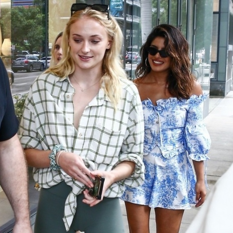 صوفي تيرنر وبريانكا شوبرا