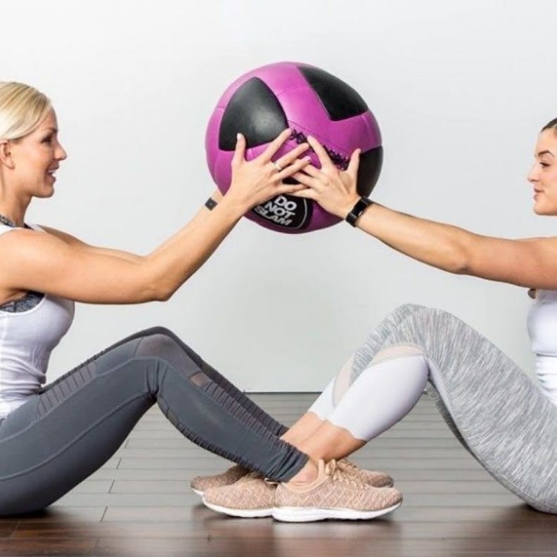 5 تمارين رياضية للقيام بها مع اصدقائك 