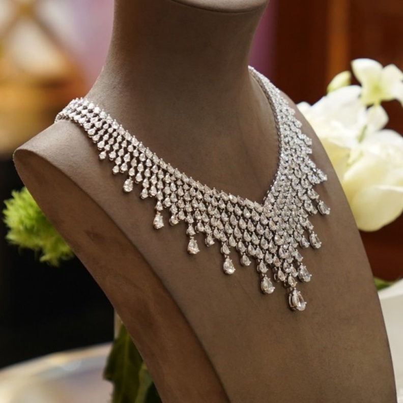 المجموعة الملكية.. آخر إبداعات مجوهرات الكوهجي تشرق جدة