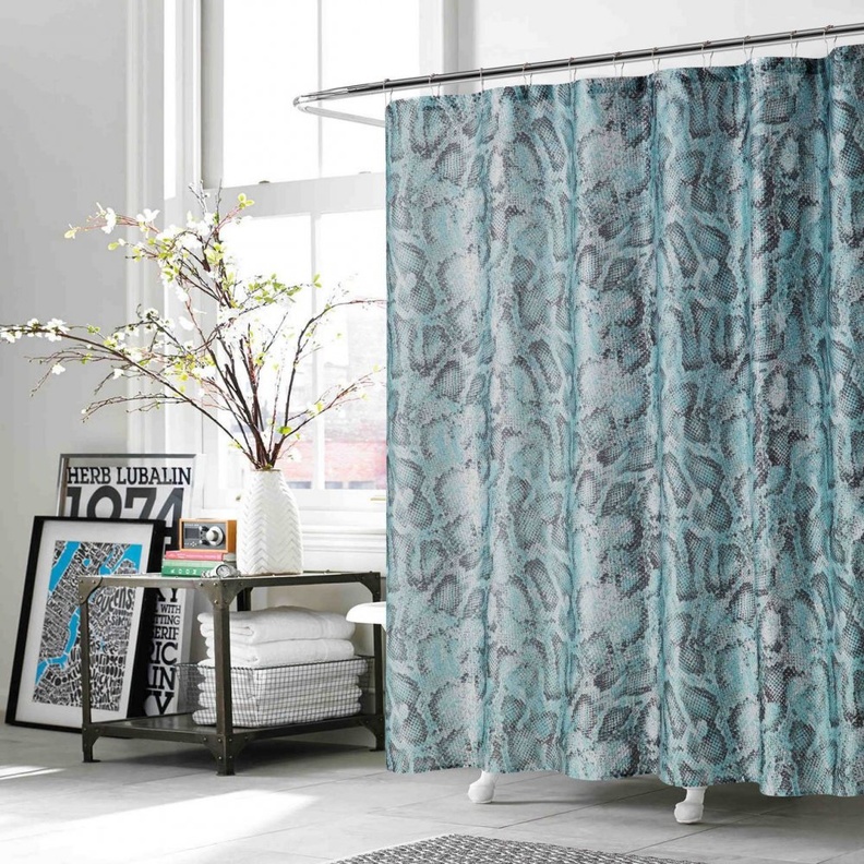 ستارة الحمام بقماش من نقشات الأفعى الجريئة