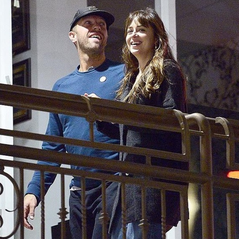 كريس مارتن و داكوتا جونسون