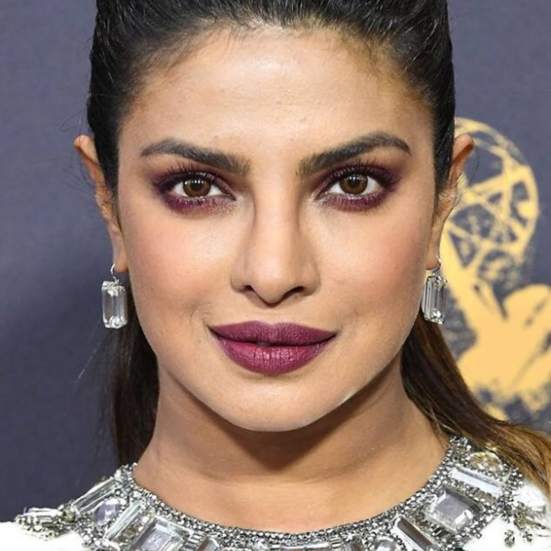  الوان احمر شفاه بنفسجية على طريقة بريانكا شوبرا