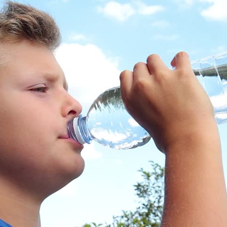 نصائح للأم للحفاظ على ترطيب أجسام أطفالها في فصل الصيف