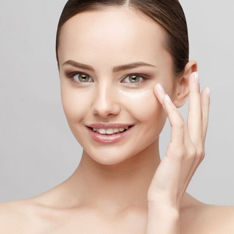 اعملي على اخفاء الهالات السوداء بطرق طبيعية