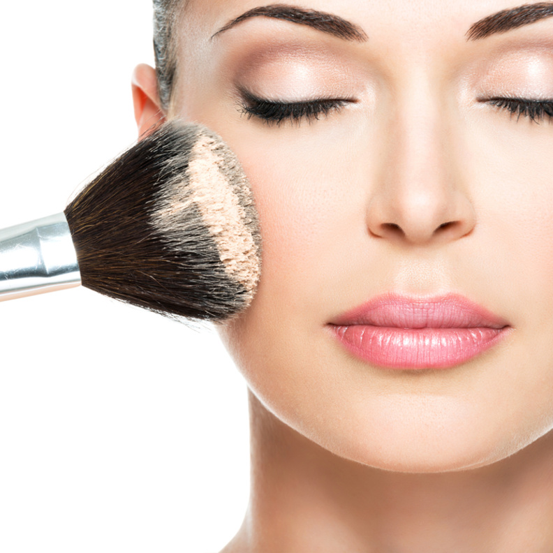 اتبعي تلك الطرق لوضع مكياج مشرق للبشرة الشاحبة