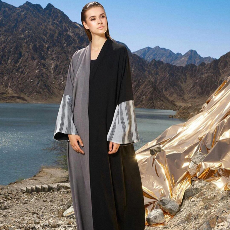 عباءة من AiSHAZ