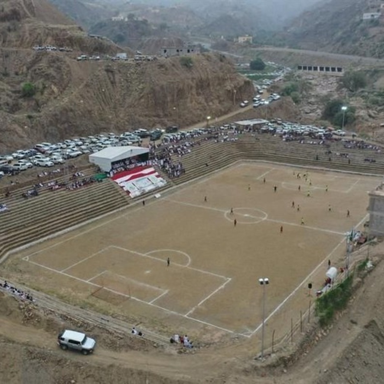  أول ملعب كرة قدم في العالم منحوت من الصخر في جبال الحشر بجازان 