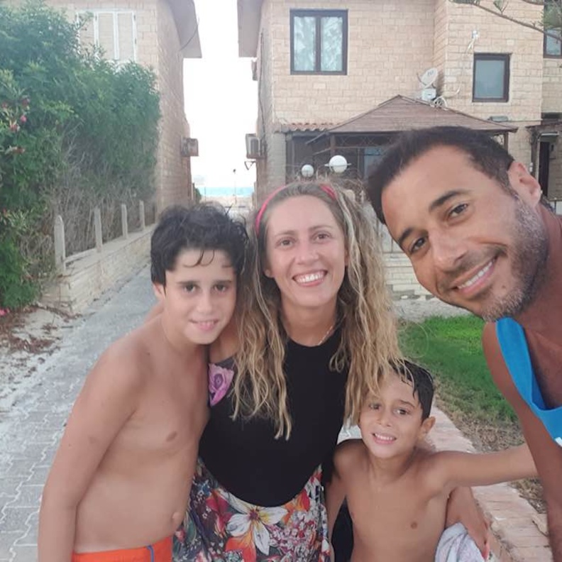 احمد السعدني وطليقته الراحلة وابنائهما