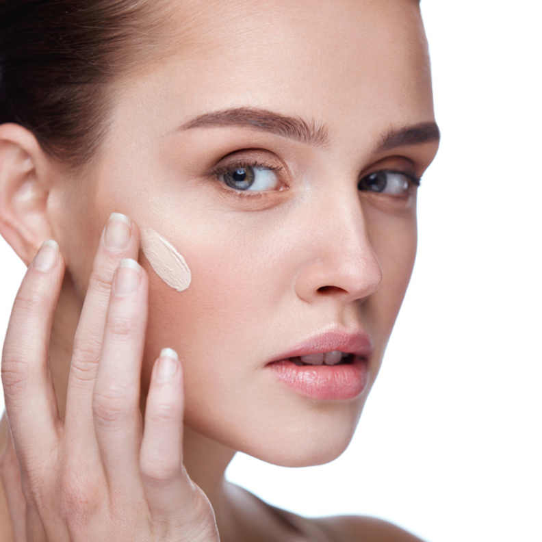 يُعد البي بي كريم من أشهر الكريمات المستعملة في فصل الصيف بسبب نتائجه الرائعة والفعّالة