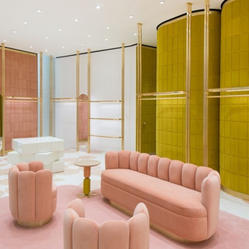 Redvalentino يفتتح متجرًا جديدًا في دبي