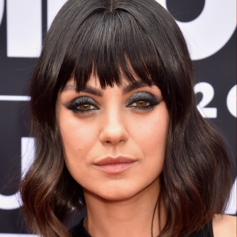 أجمل إطلالات ميلا كونيس الجمالية بمناسبة عيد ميلادها