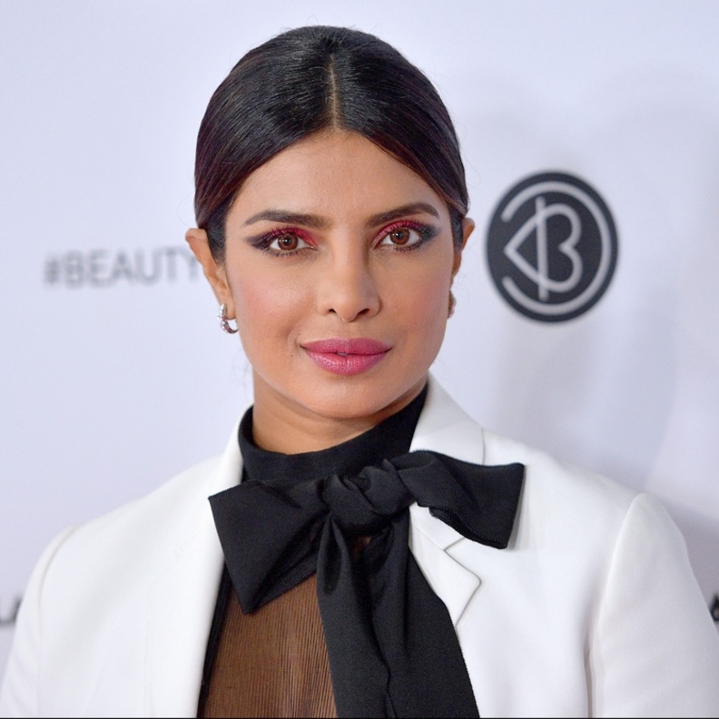 اتهام بريانكا تشوبرا بتشجيع الحروب