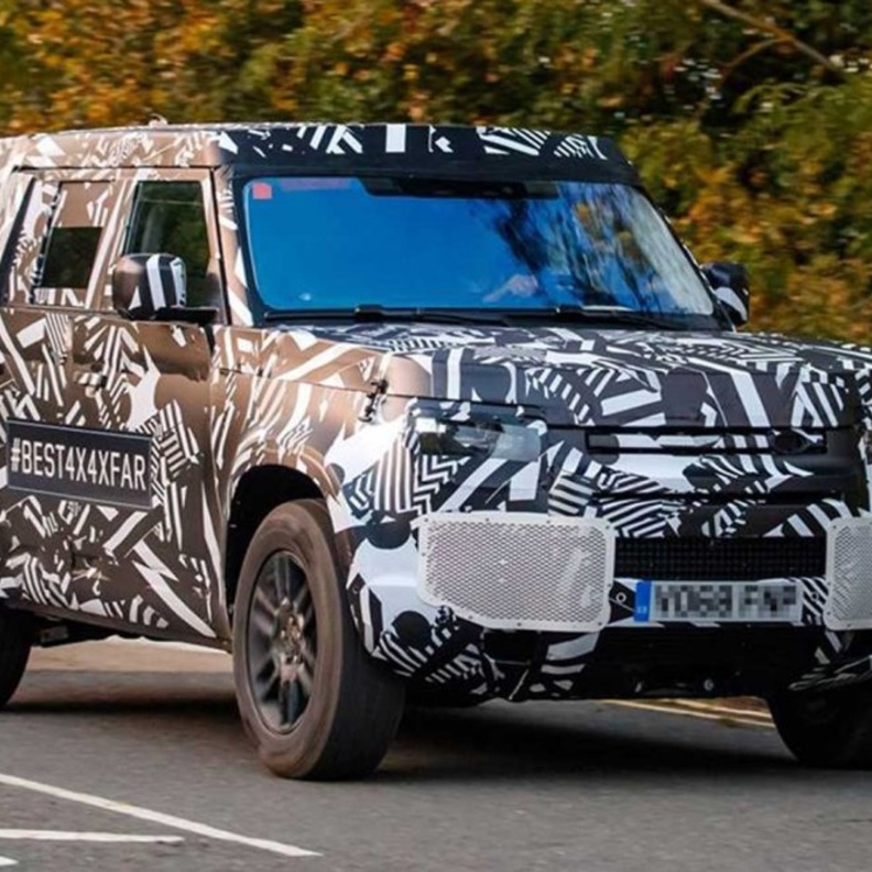 لاند روفر تستعرض قدرات Defender المذهلة في الإمارات