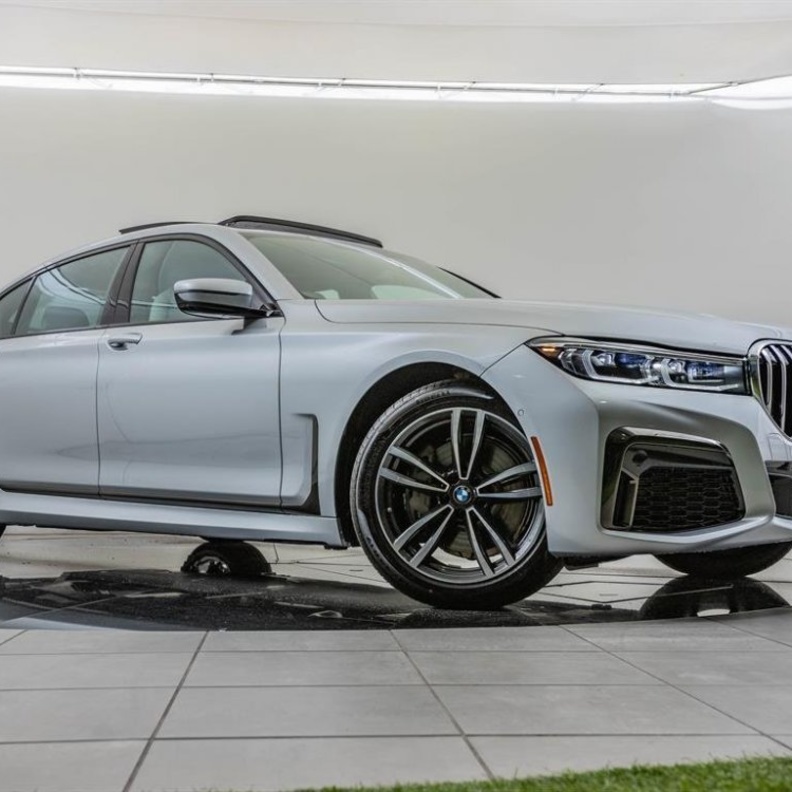 سيارة كهربائية متطورة