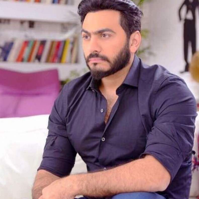 اصدقاء تامر حسني يحتفلون بعيد ميلاده