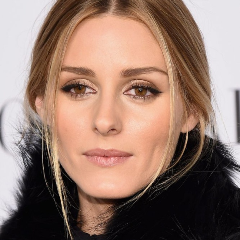 مكياج ناعم مع الآيلاينر لسهرات خريف 2019 من وحي أوليفيا باليرمو