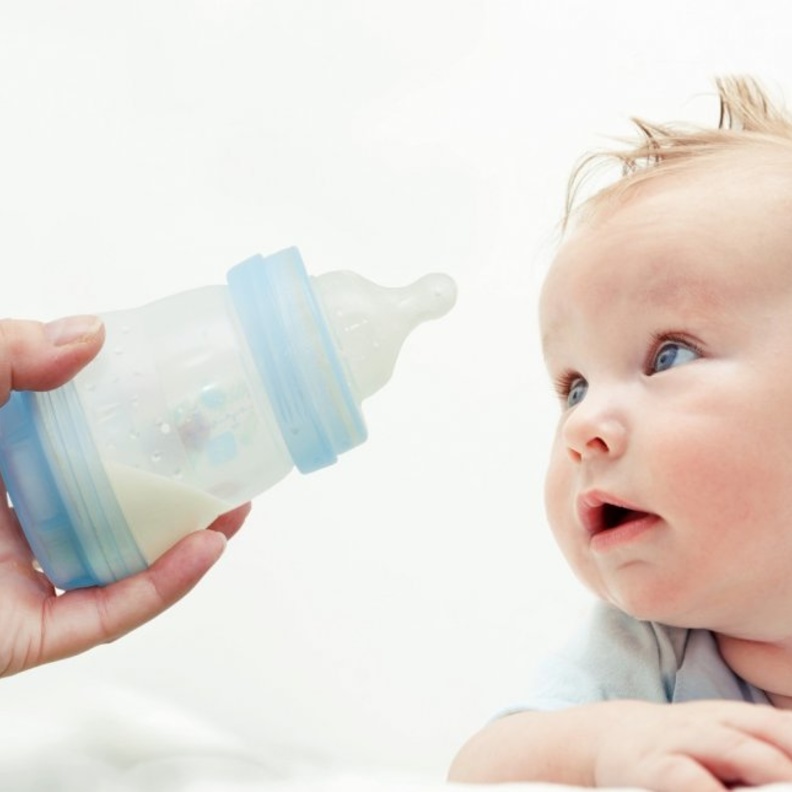 أعراض حساسية الحليب عند الأطفال الرضع