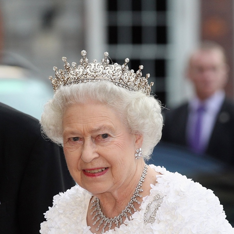 تعرف على أهم ما يجب أو لا يجب القيام به عند لقاء الملكة