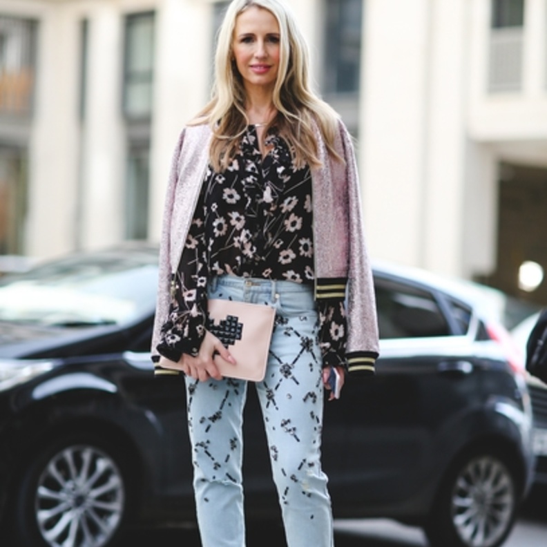 لاطلالات أكثر نحافة عليك بالبناطيل المعرقة