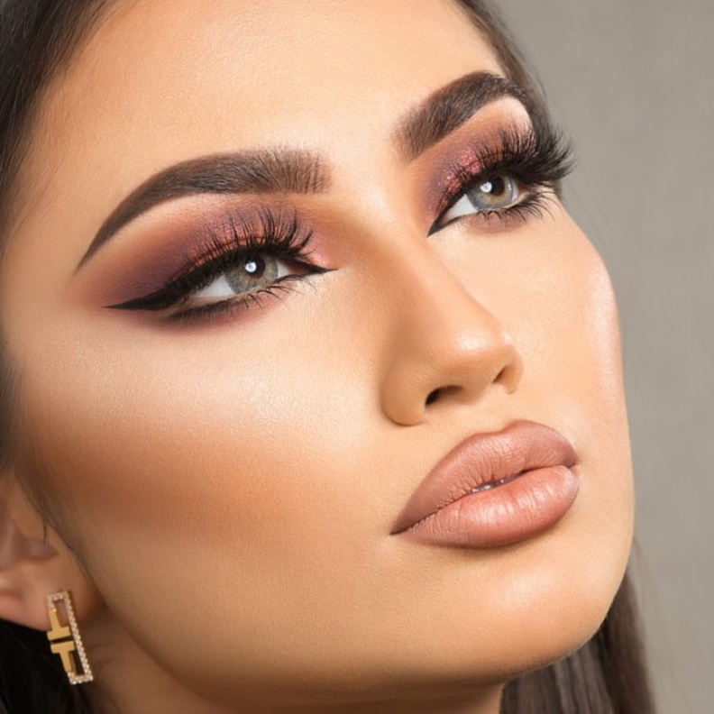  مكياج عيون خليجي ناعم للعرايس بالصور مع أحمر الشفاه القوي