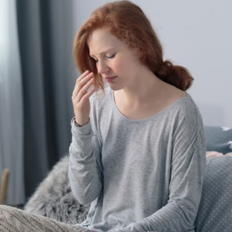 خدر الأطراف و الصداع المفاجئ من أعراض الجلطة الدماغية