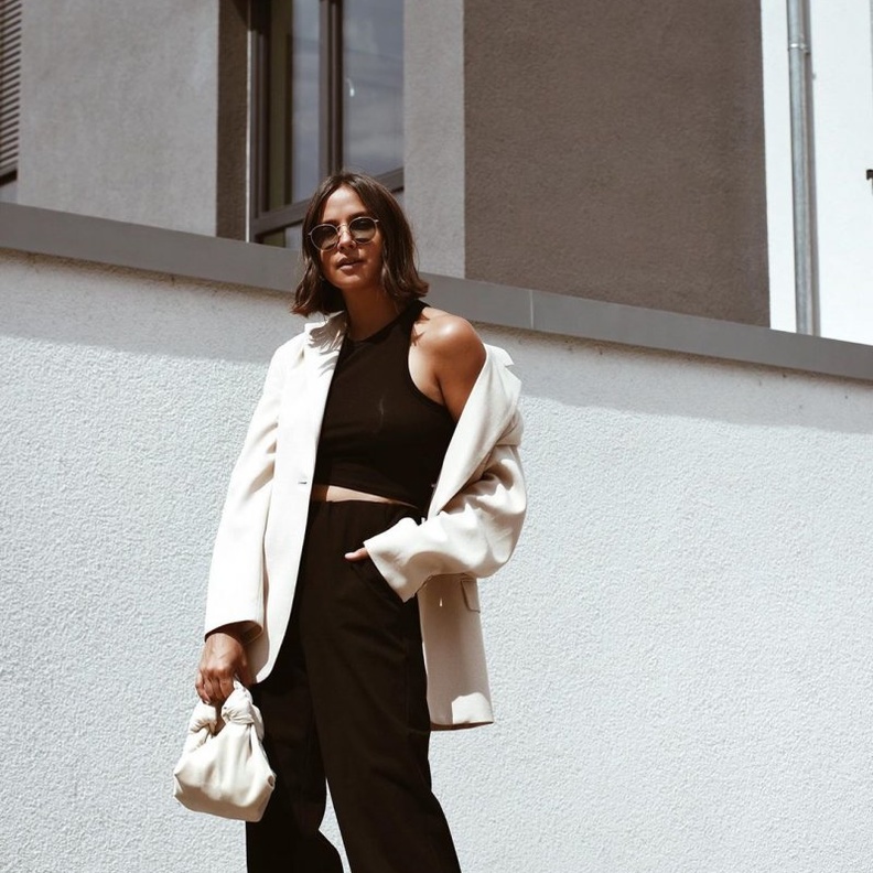 حقائب كروس صغيرة من Jacquemus