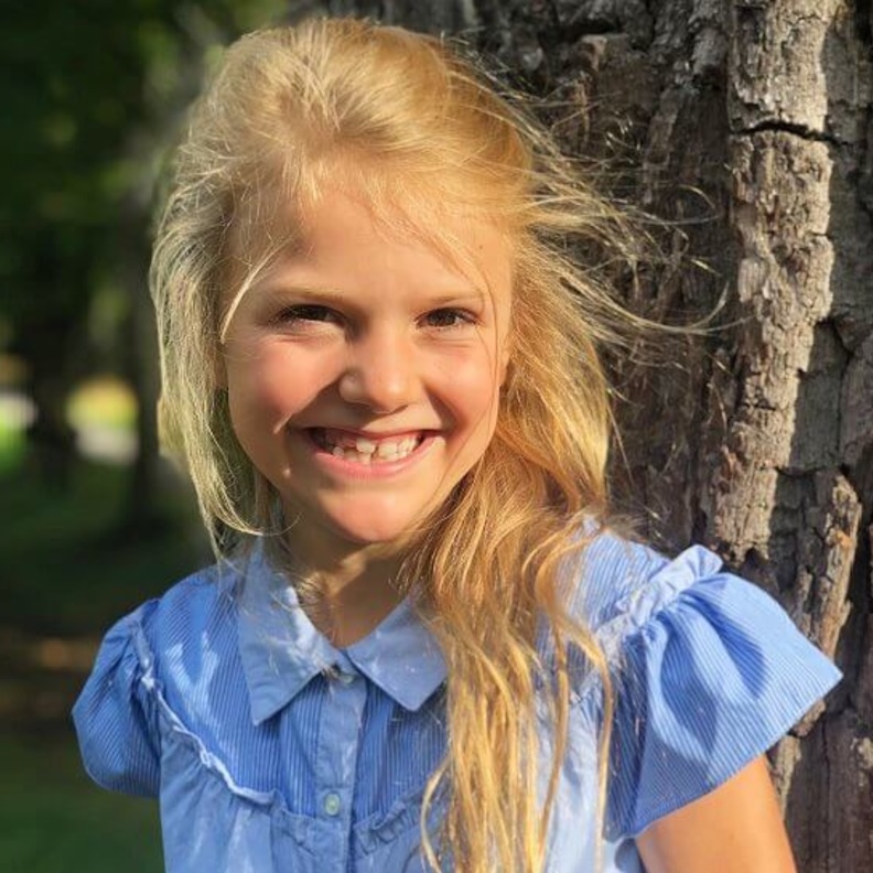 الأميرة فيكتوريا تنشر صورة الأميرة استيل في أول أيام دراستها