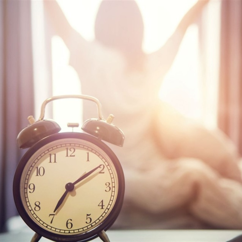 الاستيقاظ المبكر يقي النساء من الاكتئاب