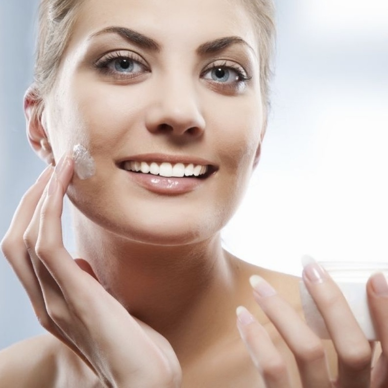 طريقة عمل كريم مرطب طبيعي للبشرة في المنزل